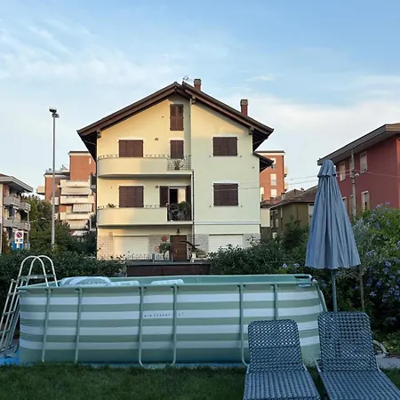 La Casa Blu Con Piscina Deluxe بيت للعطل *