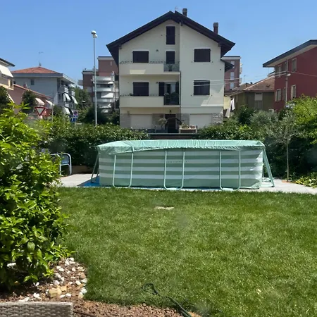 La Casa Blu Con Piscina Deluxe بيت للعطل *